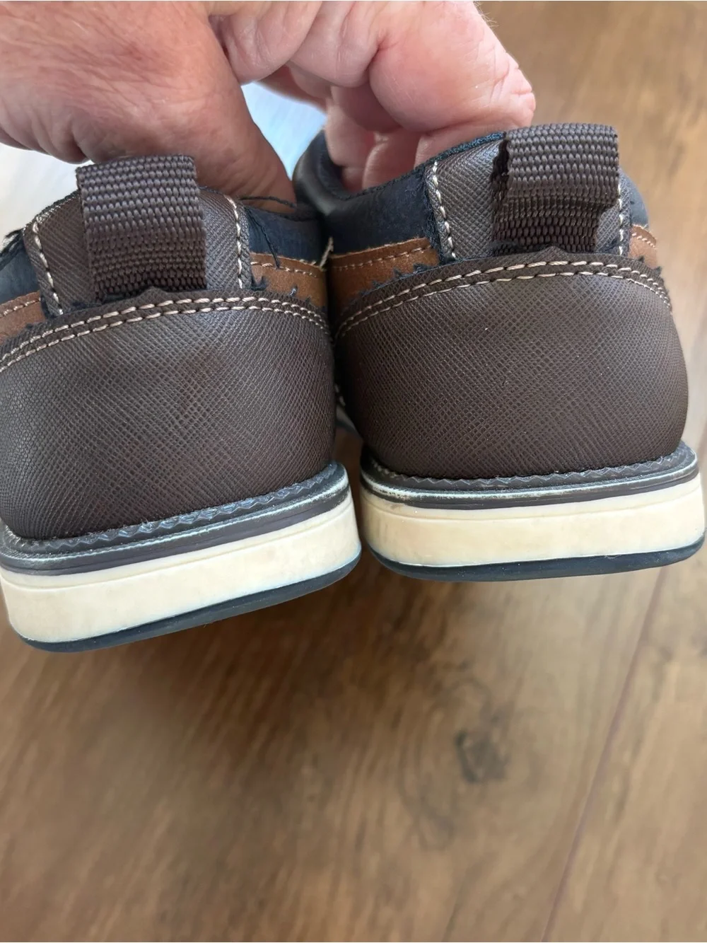 Sonoma Boys  Casual Brown FauxLeather Faux Lace-Up Shoes. Size 4 INV25/577